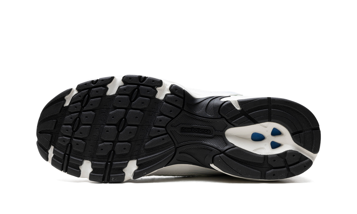 530 "White / Blue" MR530ZO