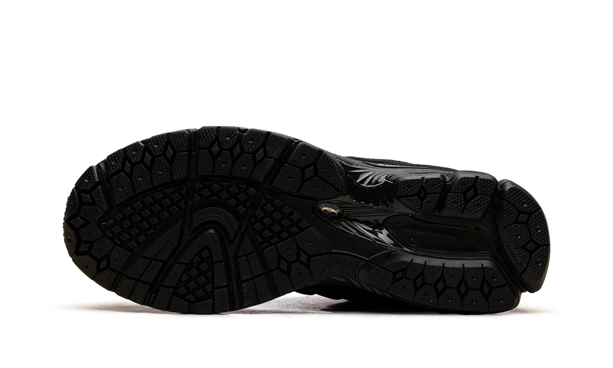 2002R "Black Metallic" U200278J