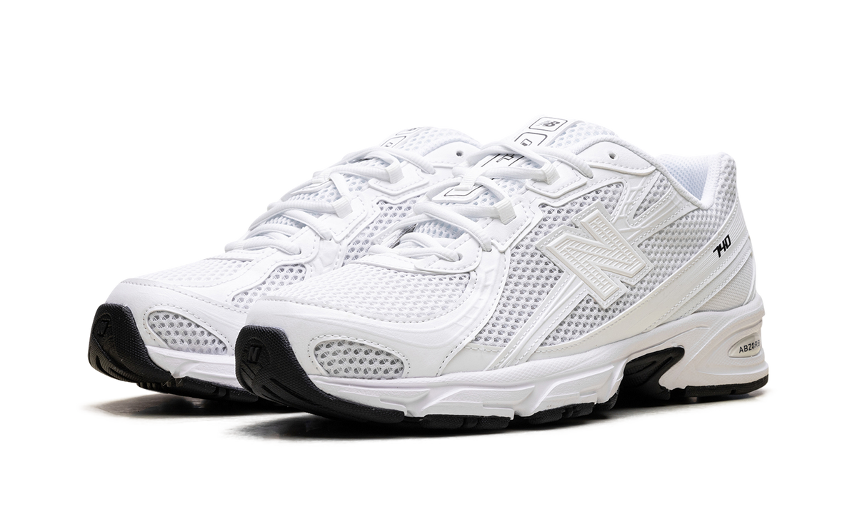 740 "Triple White" U740WW2