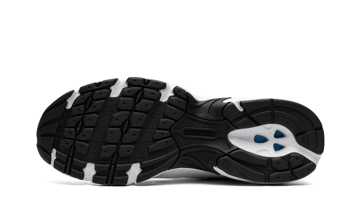 530 "White Black" MR530EWB