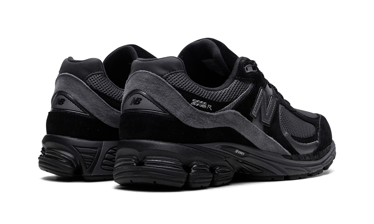 2002R "Black Magnet" M2002RBL